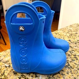 Size 8 toddler Croc rain boots